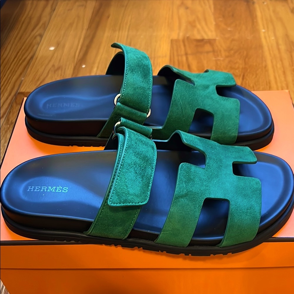 Hermes Chypre Sandals in Green (Vert Electrique) Suede Women Size 38.5 / 8.5